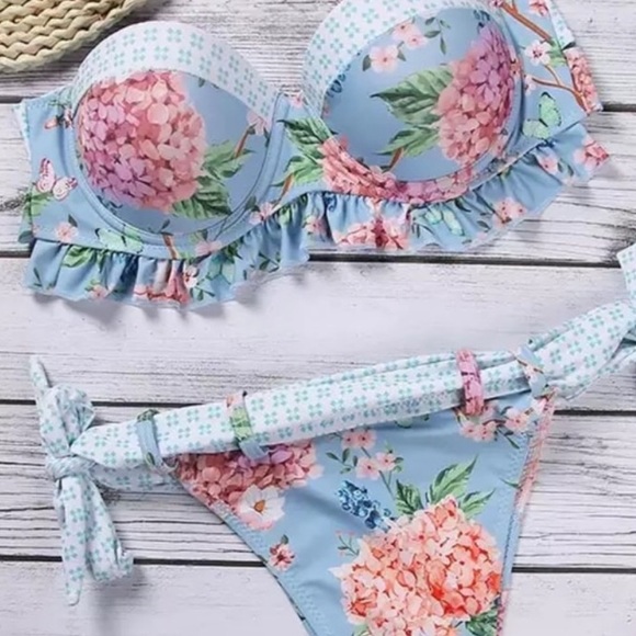 🆕Blooms & butterflies floral print pushup bikini - Picture 2 of 8